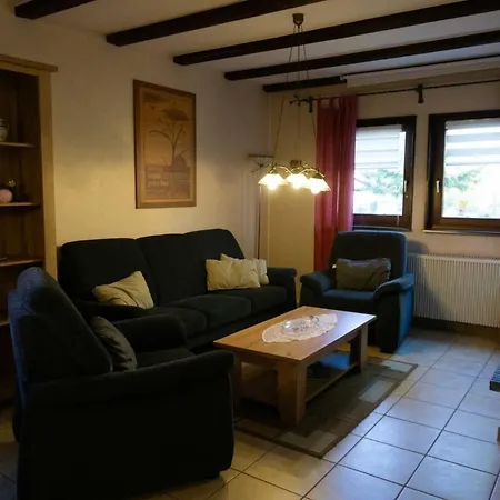 Haus Waldfrieden Og 塔尔方